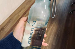 刚买回来的塑料杯子要开水泡多久,热水浸泡时长揭秘
