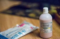 芦荟胶里面加甘油的功效和作用及禁忌有哪些,功效、禁忌与使用指南